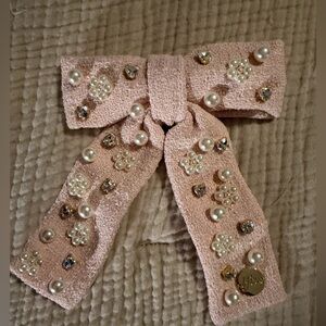 Living fully bow and clip